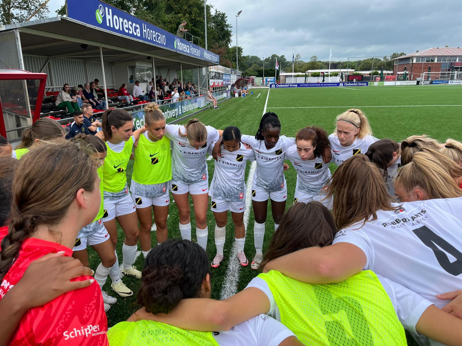 drieluiknacvrouwen drieluiknacvrouwen